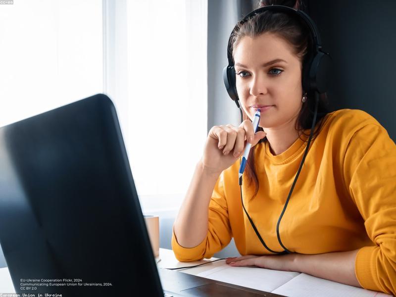 Online vs Home Tuition: Which one is right for your child?